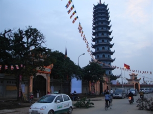 Hà Nội: Hơn 3000 Phật tử dự đêm hoa đăng mừng Phật thành đạo