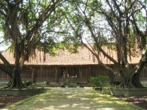 Thăm chùa Bút Tháp đầu xuân