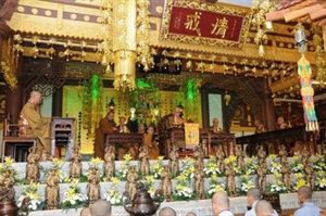 Lược Ý “Đắp Y Đội Mão” Trong Giới Đàn Phật Giáo Bắc Truyền