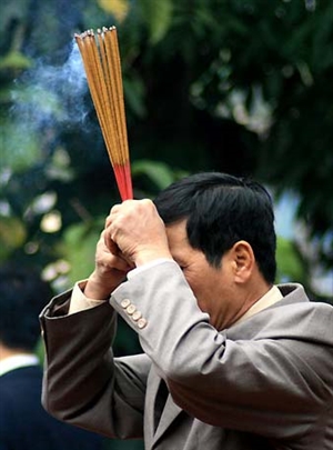 Doanh nhân tấp nập đi lễ chùa đầu năm