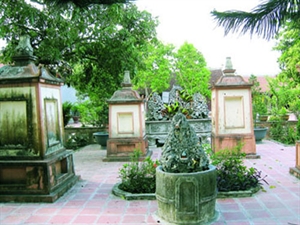 Ngôi chùa cổ và 9 viên xá lị Phật hoàng
