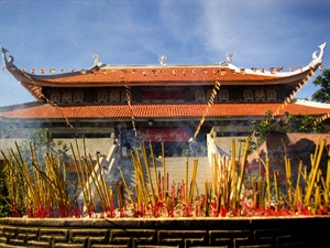 Chùa Vĩnh Nghiêm trong nắng