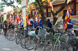 Hà Nội: Xe đạp, xe hoa hân hoan thành kính rước Phật từ phố phường…về làng quê