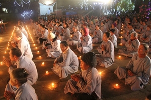 Thái Bình: Đêm hoa đăng vía Phật thành đạo tại chùa Văn Môn