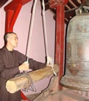 Tiếng chuông chùa trong sương