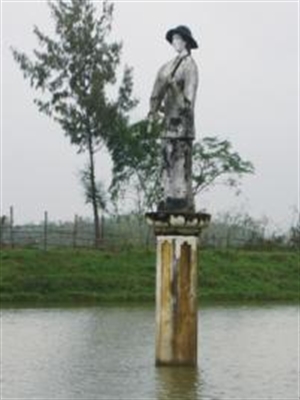 Dựng tượng Phật Quan Âm... bồng súng