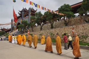 Quảng Ninh: Đại lễ UỐNG NƯỚC NHỚ NGUỒN Chùa Ba Vàng 2014