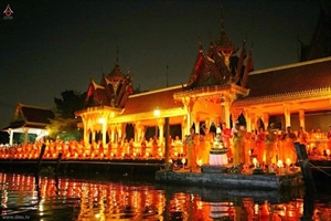 Hàng vạn vị Tăng sĩ hạnh Đầu đà hành hương giữa lòng Bangkok, Thái Lan