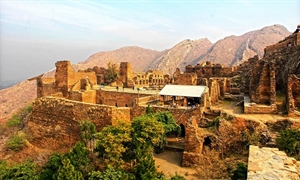 Tu viện Takht-i-Bhai ở Mardan