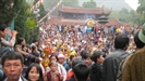 Đội mưa rét, chen nhau khai hội chùa Hương
