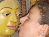 Sri Lanka: Ba du khách Pháp bị phạt tù vì hôn tượng Phật