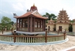 Người Việt mở trường từ thiện, xây chùa trên đất Phật