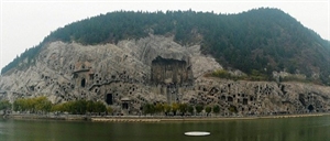 Tượng Phật 'ẩn' trong hang động kỳ diệu