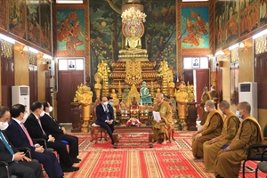 Chủ tịch nước Nguyễn Xuân Phúc thăm hai vị Đại Tăng thống ở đất nước Chùa Tháp