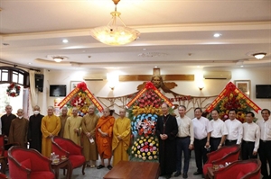 Đồng Nai: Ban Trị sự Phật giáo tỉnh chúc mừng Giáng sinh tại Tòa Giám mục Giáo phận Xuân Lộc
