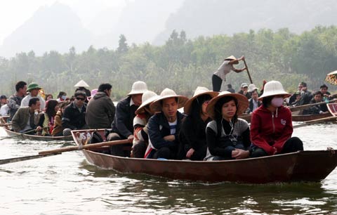 Sẽ có 200 chiếc đò chất lượng cao được đưa vào phục vụ du
khách trảy hội. Ảnh: Khánh Chi