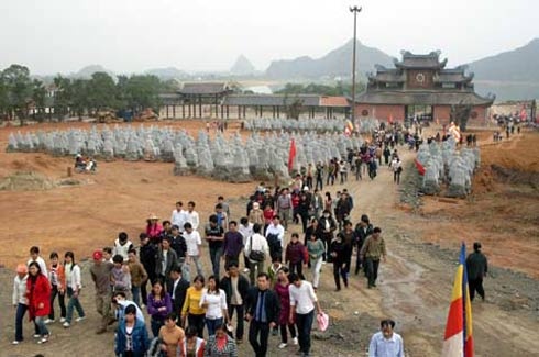 ac-mong-chuyen-di-chua-cung-phai-dep_tin180.com_001 ac-mong-chuyen-di-chua-cung-phai-dep_tin180.com_001