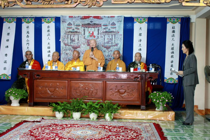 HT Thích Hiển Pháp phat biêu tại buổi lễ.jpg