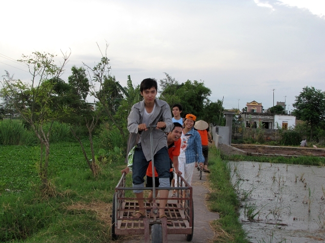 Lần đầu điều khiển xe chở rơm