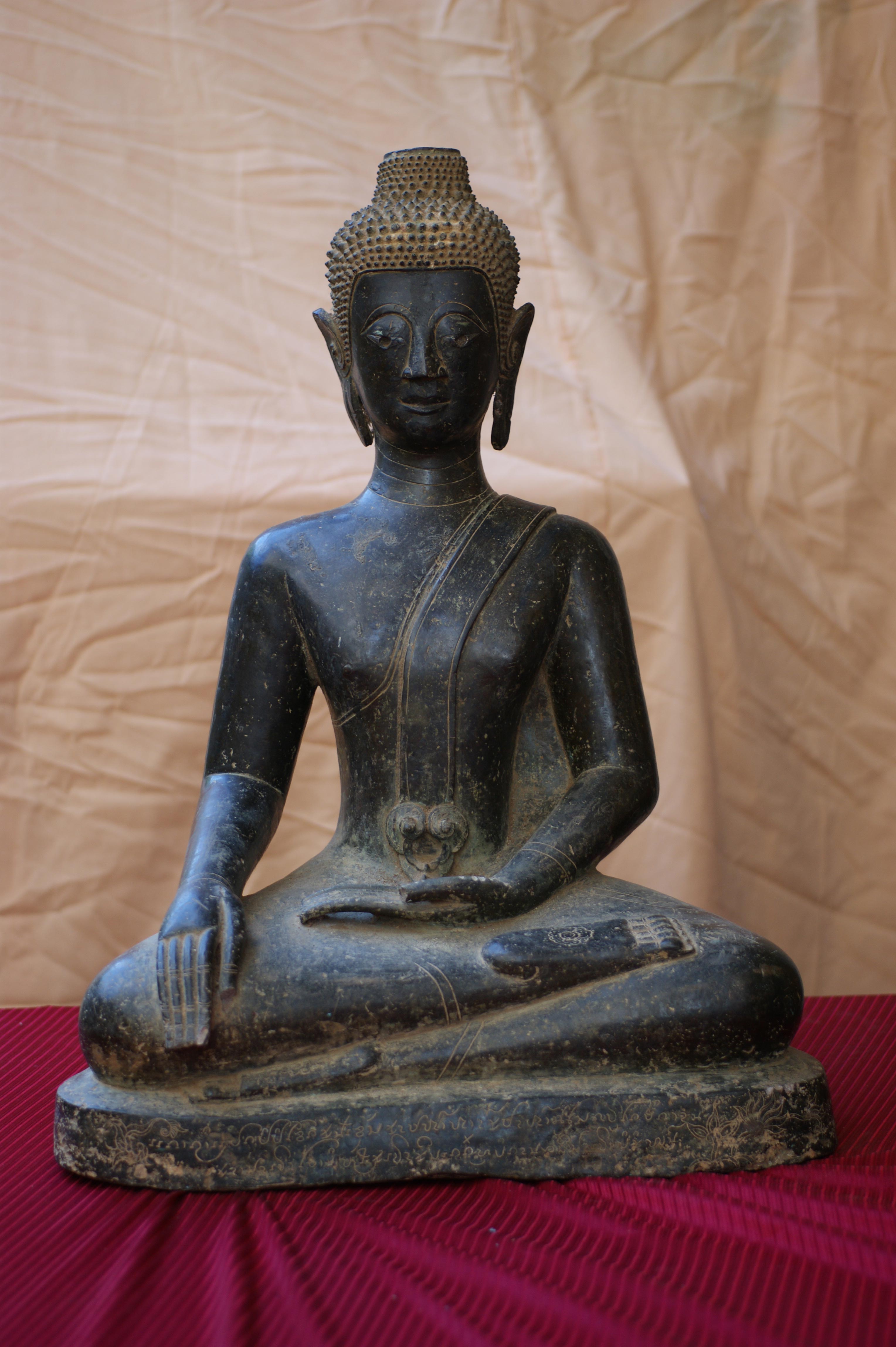6.Tuong Phat bang dong, Cao 55cm,vai 23cm, trong luong 62kg.jpg