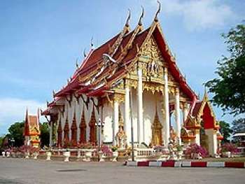 Đền Chalong ở đảo Phuket, Thái Lan - Photo: Google