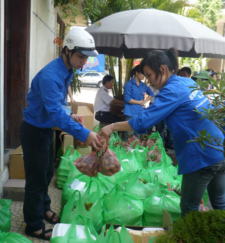 Hoa quả tráng miệng cho các sĩ tử (ảnh: Dân trí)