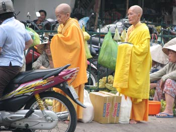 Ram-thang-Bay-su-gia-hoanh-hanh-55029-4.jpg