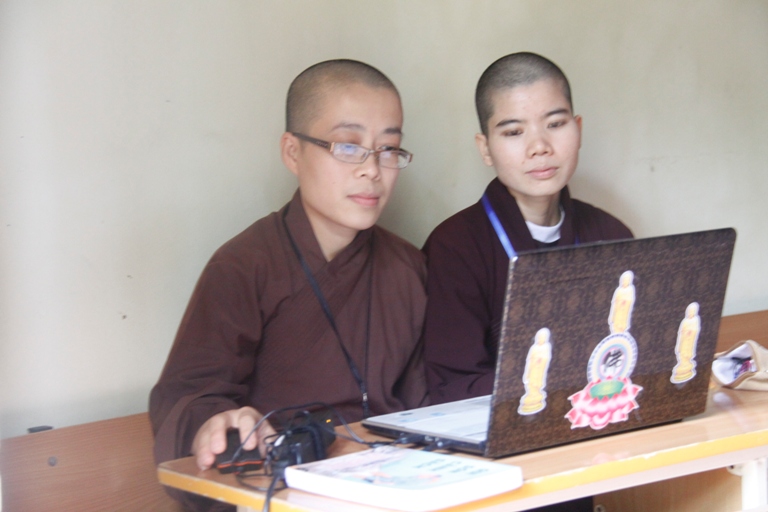 Bên cạnh những môn học cơ bản của thế học ở cấp độ Đại học, các Tăng ni sinh còn phải học thêm các bộ môn chuyên ngành của Phật