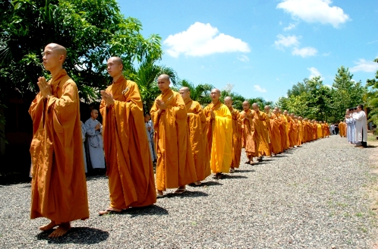 Với quý thầy cuộc sống tu hành nhằm đi tìm con đường giải thoát cho bản thân và tất cả chúng sanh