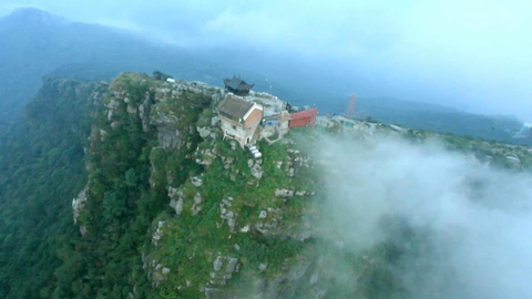 Chùa Đồng - Yên Tử chụp từ độ cao 2000 mét
