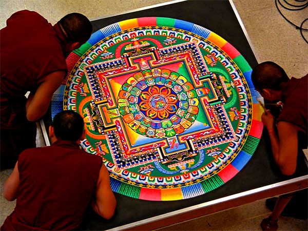 tibetan-sand-mandala-1347842260_b.jpeg