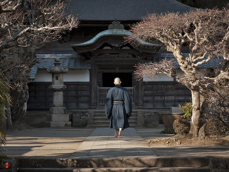 zen-monk_engakuji.jpg