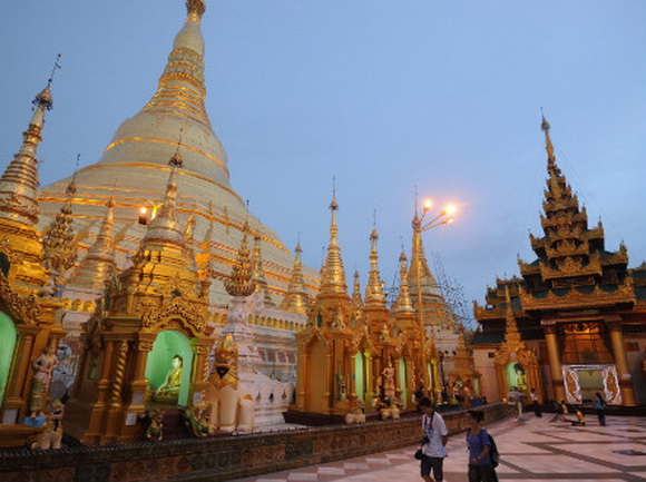 Shwedagon (2).jpg