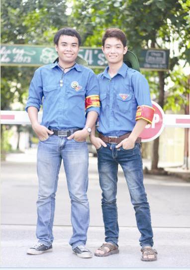 Phạm Văn Đức (trái) khi còn là sinh viên.