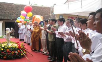 Le phat dan gia binh - Copy.JPG