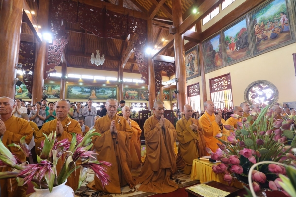 Đại lễ UỐNG NƯỚC NHỚ NGUỒN  Chùa Ba Vàng 2014