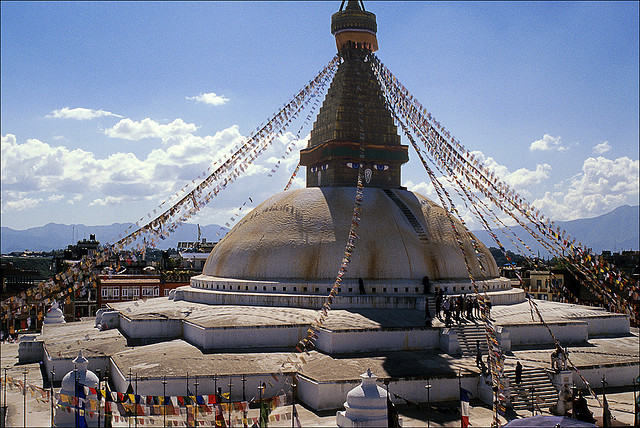 9.	Bảo tháp Boudhanath nổi bật với màu trắng.