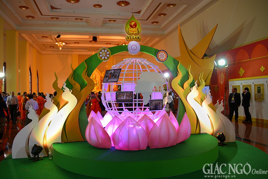 Khai mac Vesak 2015 (4).jpg